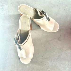 Matisse leather upper open toe silver distress buckle light cream soft comfy 7.5